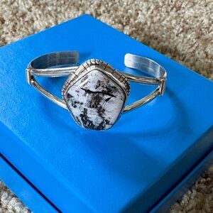 Samson Etsitty Navajo White Buffalo Sterling Silver Cuff size 7 with flex